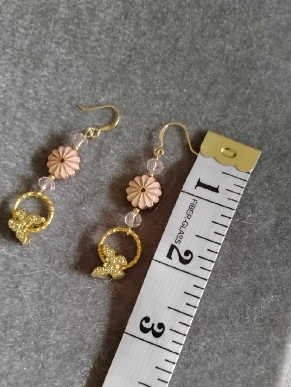 Hand Crafted Delicate Pink Daisy & Gold Butterfly Drop Earrings 💕HP💕 - Picture 2 of 5